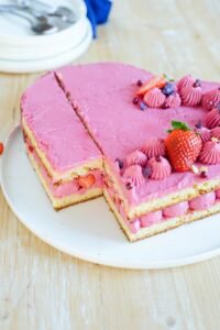 Erdbeer-Holunder-Herztorte zum Muttertag DSC_0697 1 200x300