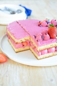 Erdbeer-Holunder-Herztorte zum Muttertag DSC_0700 1 200x300