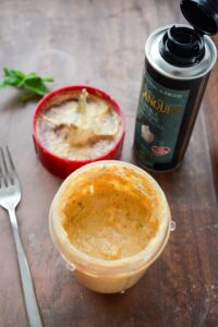 Ratatouille-Aufstrich Ratatouille-Aufstrich Gemüse Brotaufstrich Schritt 6 Leere Schale Mit Olivenöl Flasche 200x300