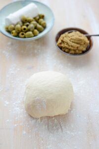 Brot mit Oliven und Ziegenkäse DSC_2796 1 200x300