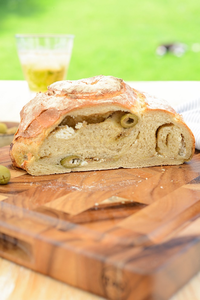 Brot mit Oliven und Ziegenkäse DSC_2920 1