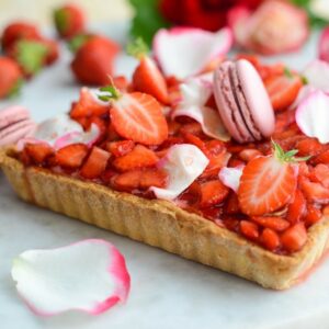 Erdbeer-Rosen-Tarte (Tarte aux fraises et à la rose)