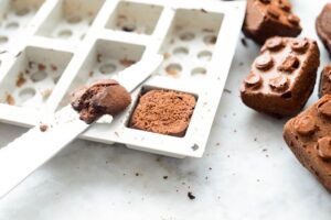 Klemmbausteinen-Schoko-Kuchen für den Schulanfang und alle Lego Fans Klemmbausteine Kuchen Schritt 14 Schokoladenkuchen Aus Lego Form Löse