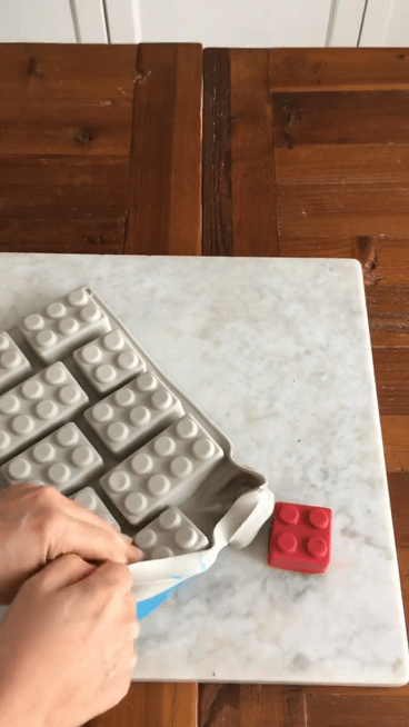 Klemmbausteinen-Schoko-Kuchen für den Schulanfang und alle Lego Fans Klemmbausteine Kuchen Schritt 23 Backform Mit Bürste Reinigen