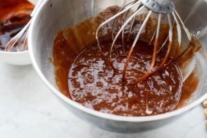 Klemmbausteinen-Schoko-Kuchen für den Schulanfang und alle Lego Fans Klemmbausteinen-Schoko-Kuchen für den Schulanfang und alle Lego Fans Klemmbausteine Kuchen Schritt 6 Schokoladenteig Rühren Schüssel