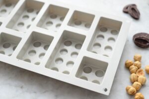Klemmbausteinen-Schoko-Kuchen für den Schulanfang und alle Lego Fans Klemmbausteine Kuchen Schritt 9 Silikonform Für Lego Schokolade