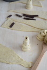 Croissants-Kuchen Croissants-Kuchen Croissant Kuchen Rezept Schritt 27 Croissant Teig Aufrollen Vorbereitu