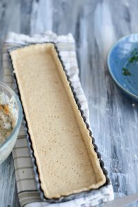 Quiche mit Pfifferlingen, Speck und Petersilie Pfifferlinge Speck Quiche Schritt 14 Quiche Teig In Form 200x300