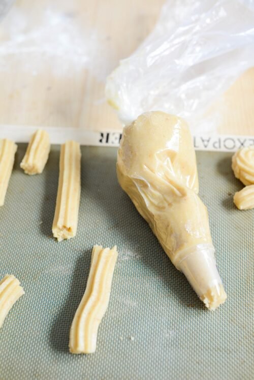 Haselnuss-Spritzgebäck mit Schokolade Rezept Haselnuss-Spritzgebäck mit Schokolade Rezept