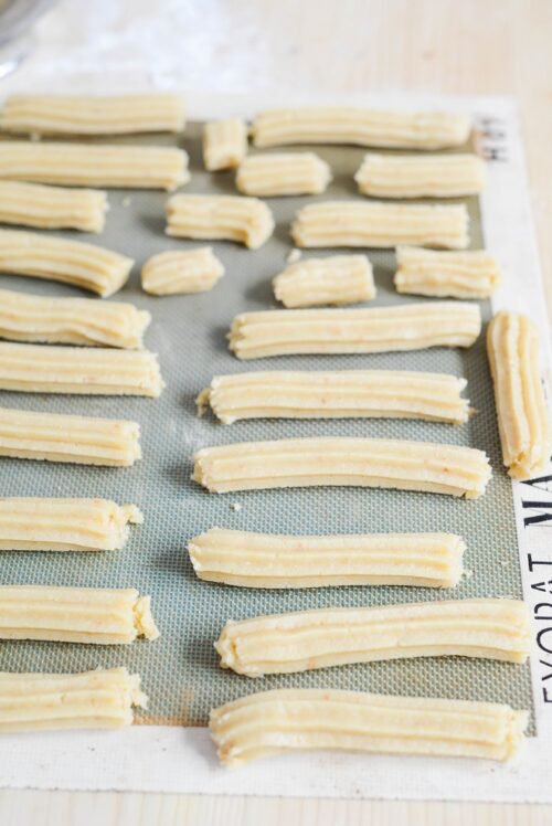 Haselnuss-Spritzgebäck mit Schokolade Rezept Haselnuss-Spritzgebäck mit Schokolade Rezept