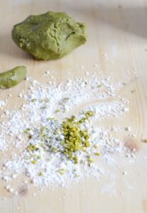 Pistazien-Kipferl DSC_4984 207x300
