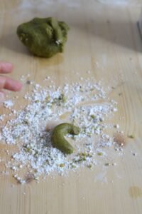 Pistazien-Kipferl DSC_4987 1 200x300