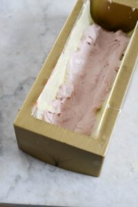 Bûche de Noël Himbeer-Pistazien-Veilchen DSC_5413 200x300