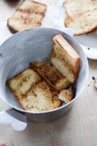Charlotte mit Äpfeln (Charlotte aux Pommes) Apfelkuchen Französisch Schritt 12 Toastbrot In Topf Einschichten