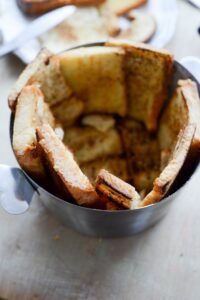 Charlotte mit Äpfeln (Charlotte aux Pommes) Charlotte mit Äpfeln (Charlotte aux Pommes) Apfelkuchen Französisch Schritt 14 Mit Brot Ausgekleidete Form