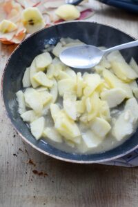 Charlotte mit Äpfeln (Charlotte aux Pommes) Apfelkuchen Französisch Schritt 19 Äpfel In Sauce Angerichtet