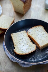 Charlotte mit Äpfeln (Charlotte aux Pommes) Apfelkuchen Französisch Schritt 5 Brotscheiben In Pfanne Rösten