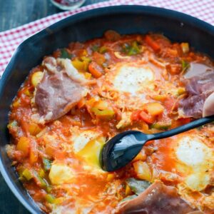 Piperade mit Eiern (Piperade aux oeufs)