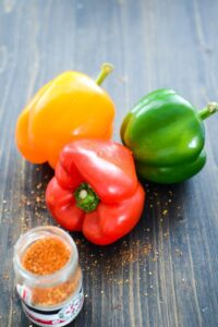 Piperade mit Eiern (Piperade aux oeufs) Piperade mit Eiern (Piperade aux oeufs) Piperade Rezept Schritt 1 Paprika Und Gewürze Zutaten