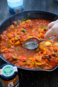Piperade mit Eiern (Piperade aux oeufs) Piperade Rezept Schritt 10 Piperade In Pfanne Umrühren