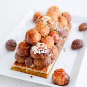 Saint-Honoré-Bûche mit Kastaniencreme