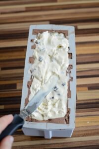 Geeiste Bûche de Noël mit Schokolade und Kirschen DSC_5341 200x300
