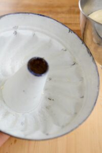 Gugelhupf de ma grand-mère Gugelhupf Backform Schritt 17 Gugelhupfform Mit Butter Ausgestrichen