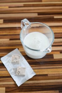 Gugelhupf de ma grand-mère Gugelhupf Backform Schritt 3 Hefe In Milch Auflösen