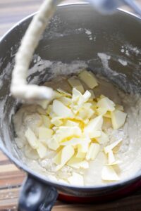 Gugelhupf de ma grand-mère Gugelhupf de ma grand-mère Gugelhupf Backform Schritt 7 Butter Und Zucker Mischen