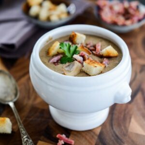 Steinpilz-Suppe mit Persillade