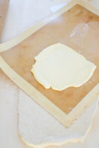 Rosinenschnecken (Pains aux raisins) Pains Aux Raisins Schritt 15 Blatterteig Ausgerollt Auf Backpapier