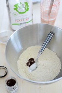 Rosinenschnecken (Pains aux raisins) Pains Aux Raisins Schritt 4 Mehl Und Vanille In Schüssel