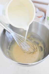 Rosinenschnecken (Pains aux raisins) Pains Aux Raisins Schritt 53 Milch In Teig Eingiessen
