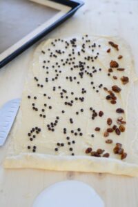 Rosinenschnecken (Pains aux raisins) Pains Aux Raisins Schritt 71 Teig Mit Rosinen Und Schokotropfen