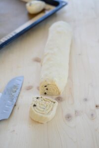 Rosinenschnecken (Pains aux raisins) Rosinenschnecken (Pains aux raisins) Pains Aux Raisins Schritt 75 Teigrolle Angeschnitten Auf Holz