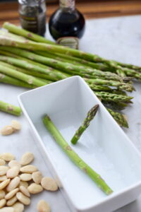 Einfache Spargel- und Frischkäse-Terrine (Terrine d'asperges au chèvre frais) DSC_8038 200x300