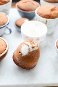 Osterei-Kuchen mit Überraschung Ostereier Kuchen In Der Tasse Backen 1 200x300
