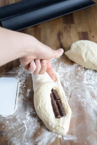 Schoko-Baguette - Baguette au chocolat Schoko-Baguette - Baguette au chocolat Baguette Mit Schokolade Schritt 11 Schokolade In Teig Einwickeln