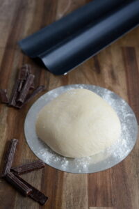 Schoko-Baguette - Baguette au chocolat Schoko-Baguette - Baguette au chocolat Baguette Mit Schokolade Schritt 5 Schokobrötchen Teig Geformt