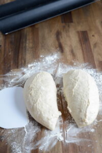 Schoko-Baguette - Baguette au chocolat Baguette Mit Schokolade Schritt 7 Teig In Zwei Hälften Geteilt