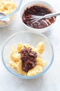 Osterei-Kuchen mit Überraschung Cake Pop Ostereier 2 200x300