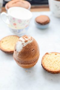 Osterei-Kuchen mit Überraschung Ostereier Kuchen Basteln 2 200x300