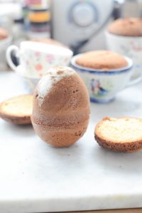 Osterei-Kuchen mit Überraschung Ostereier Kuchen Basteln 3 200x300