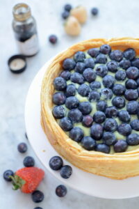 Crème-Brûlée-Kuchen Puit D Amour Liebesbrunnen Mit Blaubeere 200x300