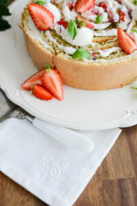 Rollkuchen mal anders mit Erdbeeren und Basilikum DSC_0016 200x300