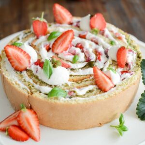 Rollkuchen mal anders mit Erdbeeren und Basilikum