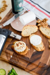 Zucchini Salat mit Ziegenkäse Salade Chevre Chaud Schritt 9 Ziegenkäse Auf Crostini Anrichten 200x300