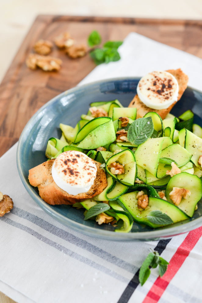 Zucchini Salat mit Ziegenkäse salade-de-chevre-chaud-mit-zucchini