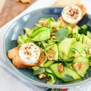Zucchini Salat mit Ziegenkäse
