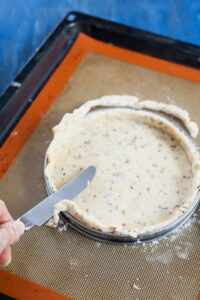 Herzhafte Tarte fine mit Tomaten und Zwiebelconfit DSC_0762 200x300